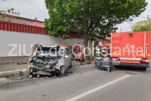 LIVE VIDEO: Constanta. Accident rutier cu victima incarcerata la intersectia strazilor Baba Novac cu Frunzelor (galerie foto)      