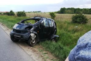 ACUM: O şoferiţă s-a răsturnat cu autoturismul pe DN2-E85