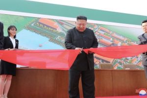 Kim Jong-Un apare în public şi pune capăt speculaţiilor privind moartea sa