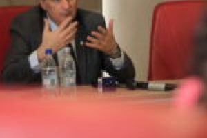 „Sunt un umil ministru trecător prin funcţie”