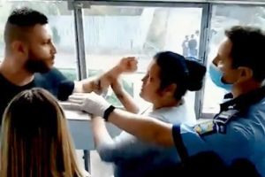 Scandal în Micro 40 între un bărbat recalcitrant şi o echipă a Poliţiei