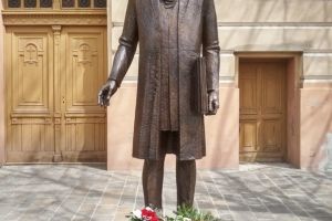 Restricţiile pandemiei. Statuia arhitectului Rimanóczy Kálmán jr. a fost dezvelită în Oradea fără public