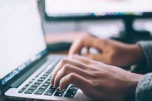 Pe studenţii UPIT îi aşteaptă examenele online