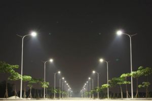 Se modernizează iluminatul public în toate satele aparţinătoare municipiului Aiud. Consilierii locali au aprobat introducerea unui sistem inteligent, pe LED