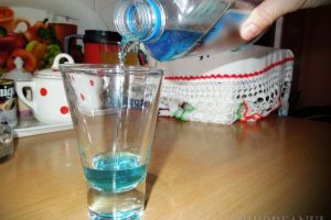 Au băut spirt contrafăcut şi le-a fost fatal! Percheziţii făcute în Bucureşti, după de 10 ieşeni au murit intoxicaţi cu alcool metilic