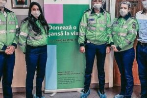 FOTO: Gest umanitar făcut de un grup de poliţişti mureşeni