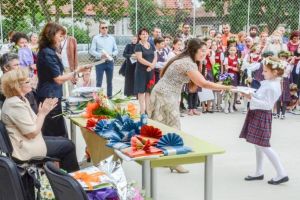Tristeţe pentru elevii din clasele terminale – Adio banchet şi festivitate de absolvire