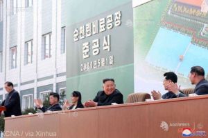 Liderul nord-coreean Kim Jong-un, prima ieşire publică de la zvonurile care-l dădeau mort