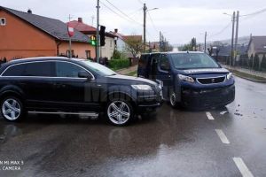 Dubă a Jandarmeriei, implicată într-un accident la ieşirea din Suceava spre Siret