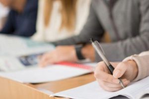 Cum vor susţine Bacalaureatul şi Evaluarea naţională elevii cu COVID-19