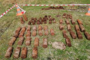 Cantitate mare de muniţie germană, ridicată de pirotehnişti din zona unei linii de front ...
