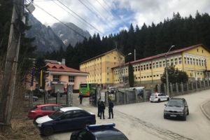 Doi iubiţi au făcut un scandal monstru în centrul de carantină de la Buşteni