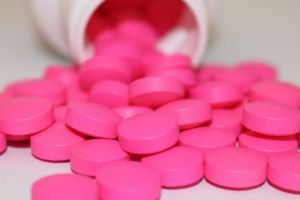 VIDEO Specialiştii susţin că nu s-a dovedit ştiinţific că ibuprofenul ar avea efecte negative asupra organismului în cazul unei infectări cu noul coronavirus