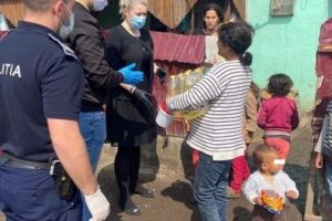 Poliţiştii mureşeni, noi donaţii către nevoiaşi