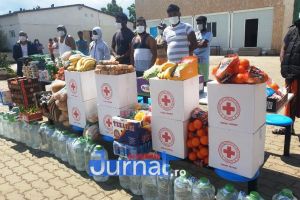 FOTO: 21 de imigranţi din Sri Lanka au primit asistenţă umanitară din partea filialei de Cruce Roşie Vrancea