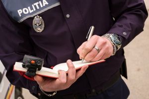 Minoră răpită şi sechestrată de doi tineri