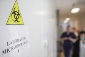 Cum revoluţionează pandemia toaletele publice: uşi fără clanţă şi 'asistenţi' de toaletă