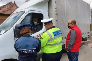 Duminică, poliţiştii au dat 95 de amenzi, în mare parte pentru nerespectarea interdicţiilor de  circulaţie