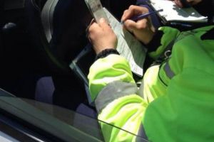 Bărbat din Deva depistat de o patrulă din Abrud, în timp ce conducea pe DN74, deşi avea permisul suspendat