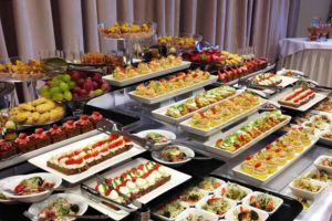 Reprezentanţii unei firme de catering au fost amendaţi de inspectorii DSP Timiş cu 1.600 lei