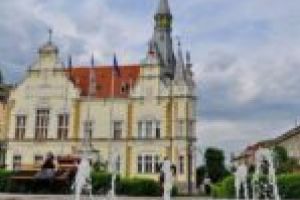 Patronii teraselor de pe centrul Caransebeşului păsuiţi de chirie