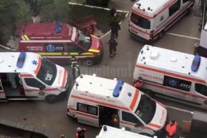 Spitalul Rădăuţi, asaltat de 11 ambulanţe care au umplut curtea unităţii medicale