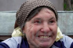 Video | Soţia unui ieşean care a murit după ce a băut spirt: ”Vodka e apă chioară, spirtul e bun. Beau si eu, dar numai 