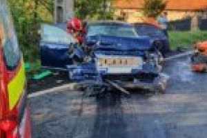 FOTO. Accident mortal la orele dimineţii! Impact violent între un autoturism şi un TIR!