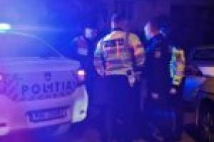 VIDEO. Accident… fără şofer! Desfăşurare de forţe la miezul nopţii pe o stradă din Reşiţa!