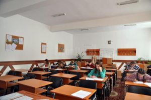 Revenirea la şcoală a elevilor din clase terminale, pe 2 iunie, nu este obligatorie