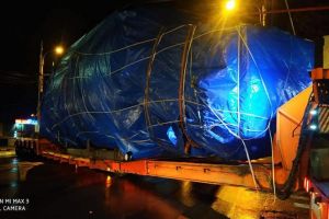 Un transport agabaritic, în miez de noapte, prin Suceava carantinată, a stârnit adepţii ...