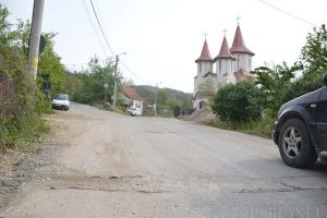 Săpaţi, dar reparaţi! Orădenii reclamă constructorii care uită să readucă spaţiile verzi şi carosabilul la starea iniţială