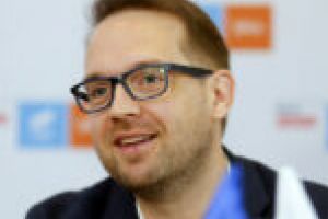 Dinozaurii politici şi-au deschis fălcile către Dominic Fritz! „Pregătirea lui administrativă este de 5%”