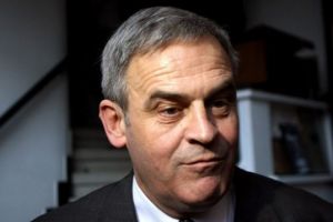 Lázló Tőkés, denunţ penal împotriva preşedintelui Iohannis, acuzat de „comiterea infracţiunii de instigare la ură şi discriminare”