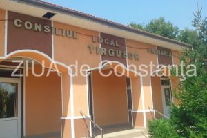 Topzone SRL va furniza un tractor Primariei Targusor (document)