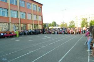 An şcolar 2020-2021: Reînscrierile copiilor se vor desfăşura în perioada 25 mai – 5 iunie, iar înscrierile se vor desfăşura în două etape. Detalii găsiţi în ştire