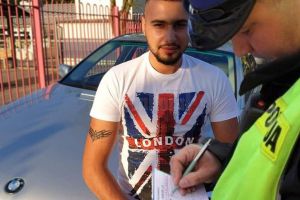 Poliţiştii au dat peste ”prafuri” în maşina unui tânăr oprit pentru verificarea ...