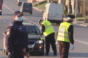 Inconştienţă la 64 de ani. Un botoşănean a fost prins de poliţişti în timp ce conducea cu viteză şi fără permis