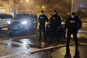 PETRECERE ÎNTRERUPTĂ DE POLIŢIŞTI ŞI JANDARMI