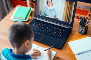 „Acces la educaţie” pentru orele online, într-o ţară offline