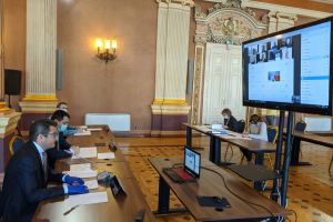 ÎN SFÂRȘIT! Proiectul privind ASIGURAREA de tablete necesare pentru elevii defavorizaţi, VOTAT