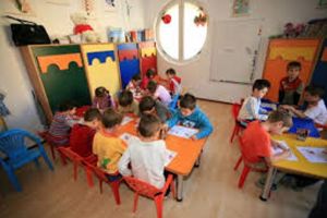 Părinţii îşi pot înscrie copiii la grădiniţă prin e-mail, telefon sau fax/ Care este calendarul pentru înscrierea în învăţământul preşcolar