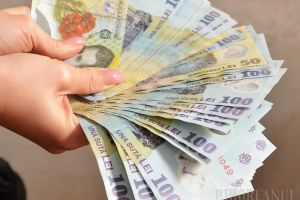 Prefectul de Bihor îi ameninţă cu amenzi de până la 5.000 de lei pe primarii şi consilierii care nu îşi prezintă rapoartele de activitate