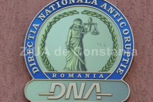 Director de scoala, trimis in judecata pentru luare de mita intr-un contract de reabilitare   