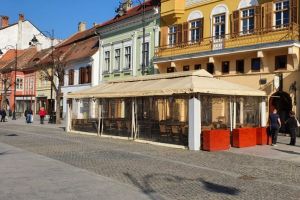 Propunere la Sibiu – Proprietarii de restaurante şi terase să fie scutiţi de taxa de ocupare a domeniului public