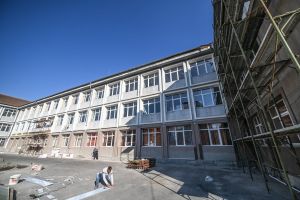 VIDEO FOTO: Încep lucrările de extindere a şcolii Nicolae Iorga – Alte unităţi de învăţământ din Sibiu reabilitate