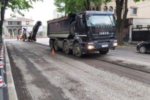 Atentie unde parcati!: Au inceput lucrarile de frezare pe strada I.G. Duca din Constanta