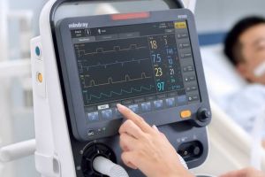 Digi donează 10 paturi cu aparate de ventilare mecanică şi monitoare pentru spitalul Covid din Oradea