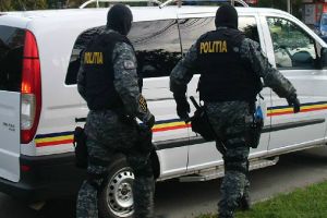 Percheziţii într-un dosar de cămătărie şi proxenetism la Dej, Gherla şi Cluj-Napoca