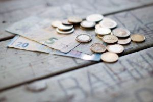 Euro a scăzut spre 4,82 lei